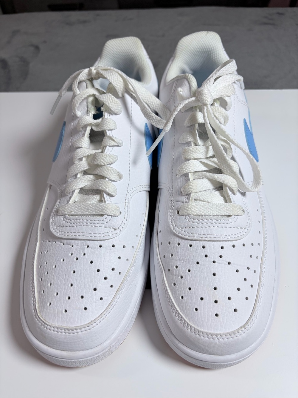 Nike Men's White Low-Top Sneakers with Light Blue Swoosh